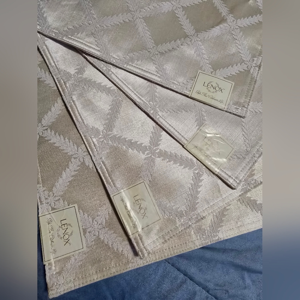 Set Of 4 Cream Patterned Elegant Lenox Laurel Leaf Placemats & Matching Napkins - Picture 4 of 16